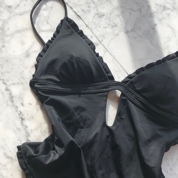 Black one piece SOLD - Picture 6 of 8